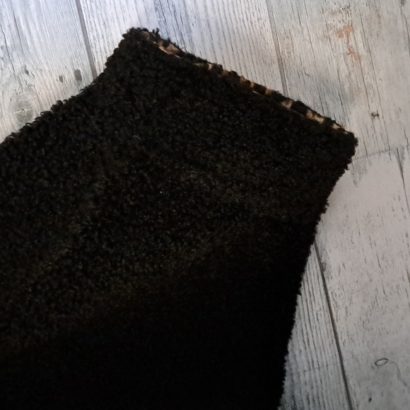 Bandier x Sincerely Jules, Women Aspen Sherpa Jacket in Black Leopard - Picture 11 of 12